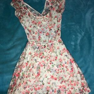 Floral lace dress with partly open back